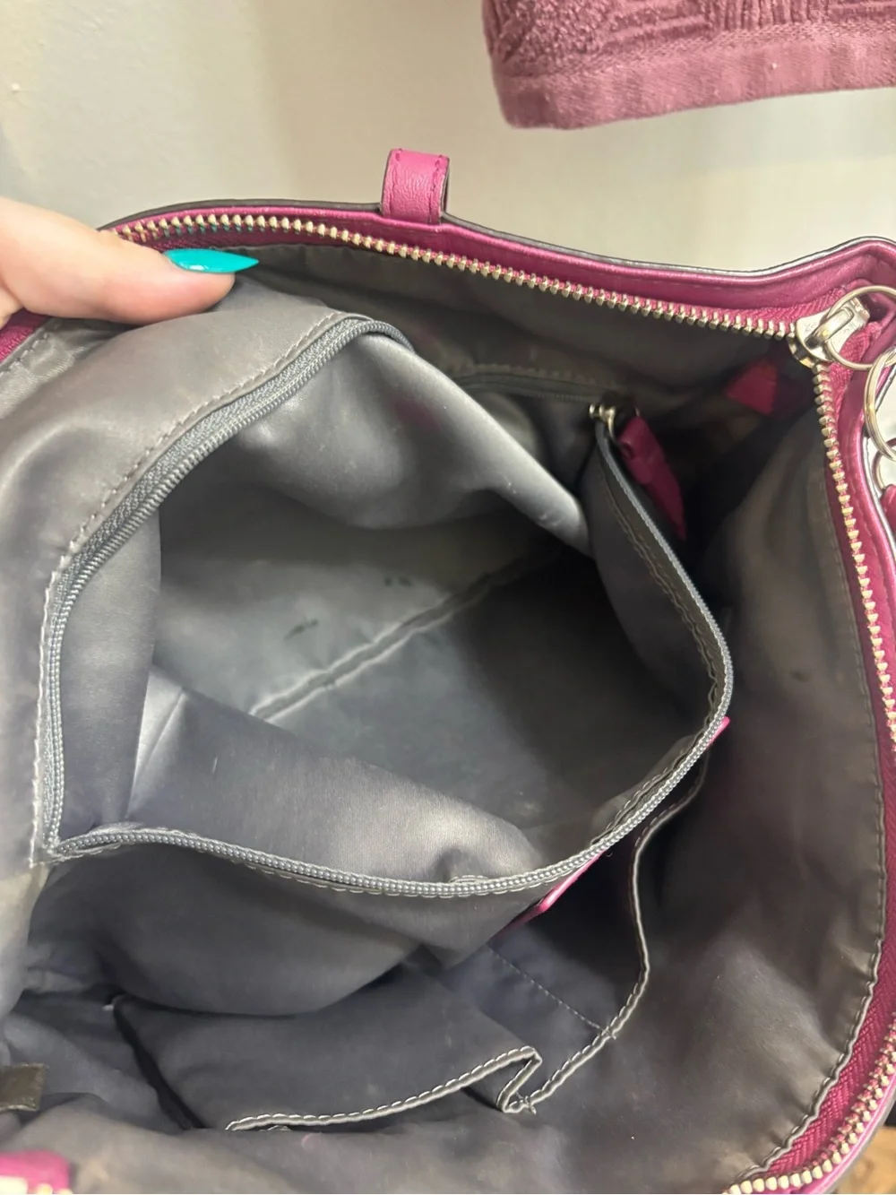 Coach F15142 Magenta Patent Leather Signature Tote